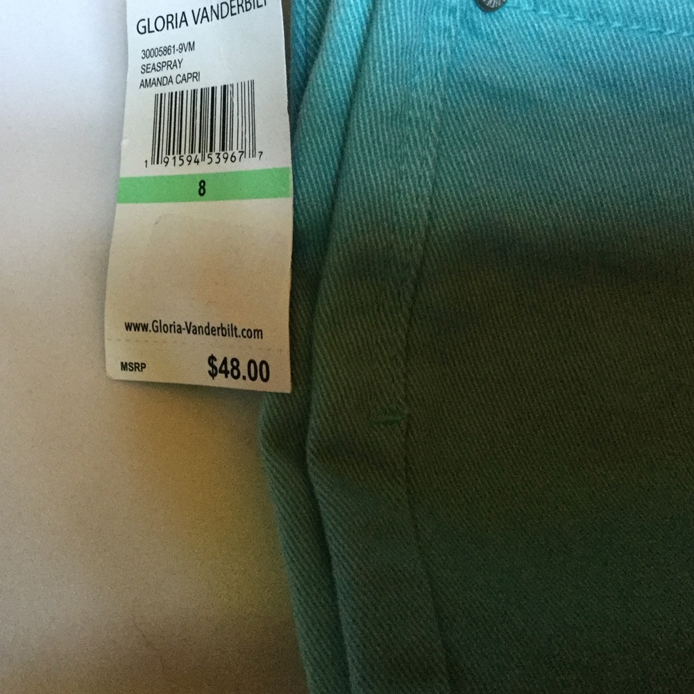 NWT GLoria Vanderbilt Capris